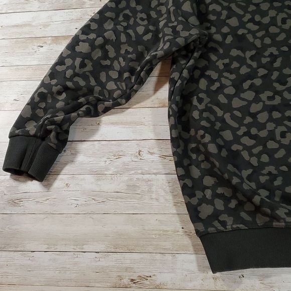 Sarah’s Day x White Fox Boutique | SDX WFA Crewneck Team Camo Sweatshirt S - Picture 14 of 14